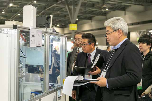 審査委員審査[写真]